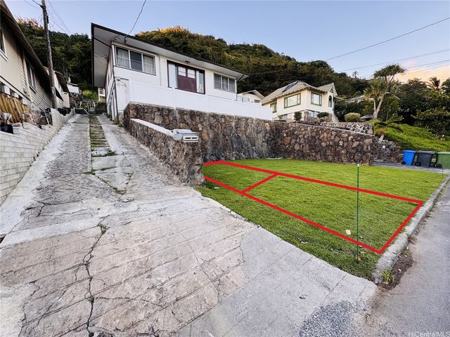 2664 Waolani Avenue C, Honolulu, HI 96817