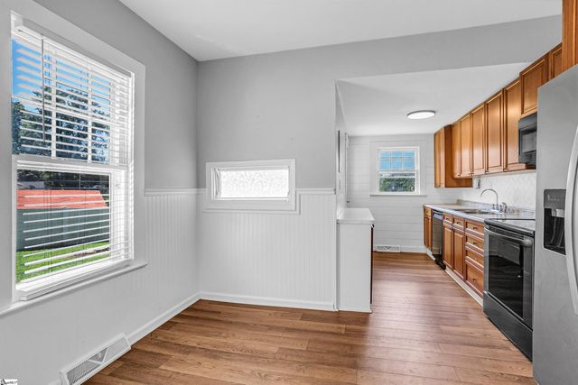 2 Bridge Road, Taylors, SC 29687