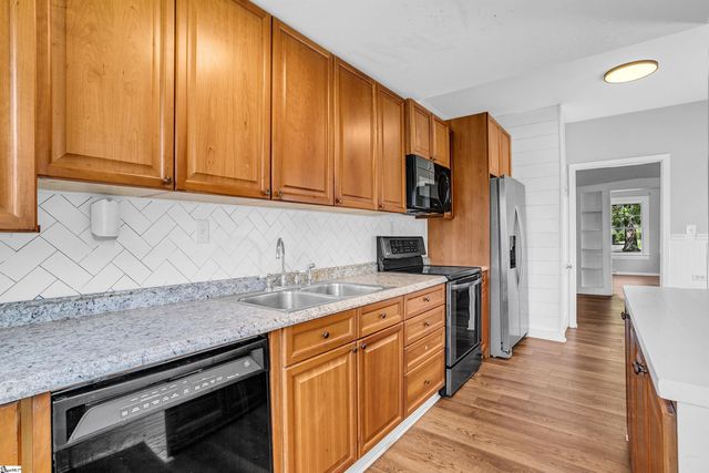 2 Bridge Road, Taylors, SC 29687