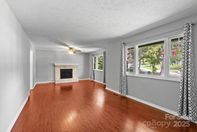 89 Braddock Way, Asheville, NC 28803