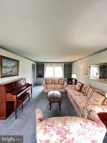 36 DEVON RD, Southampton, PA 18966