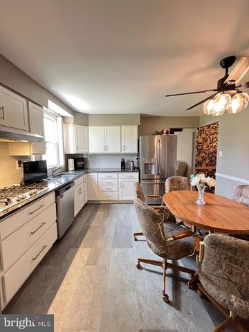 36 DEVON RD, Southampton, PA 18966