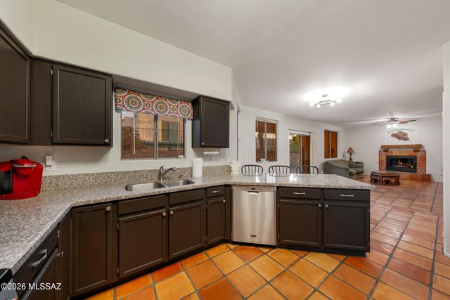 2711 W Camino De La Caterva, Tucson, AZ 85742