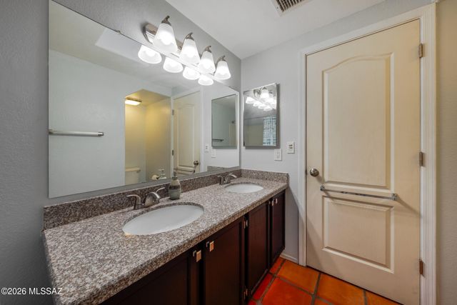 2711 W Camino De La Caterva, Tucson, AZ 85742