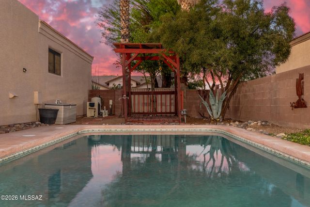 2711 W Camino De La Caterva, Tucson, AZ 85742