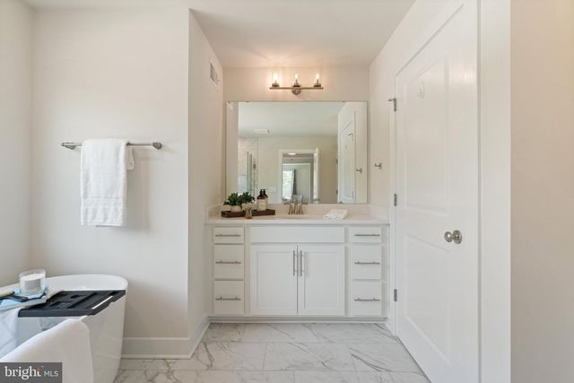 808 LONG MEADOW DR, Fredericksburg, VA 22406
