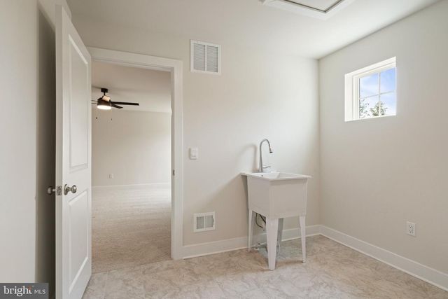 808 LONG MEADOW DR, Fredericksburg, VA 22406