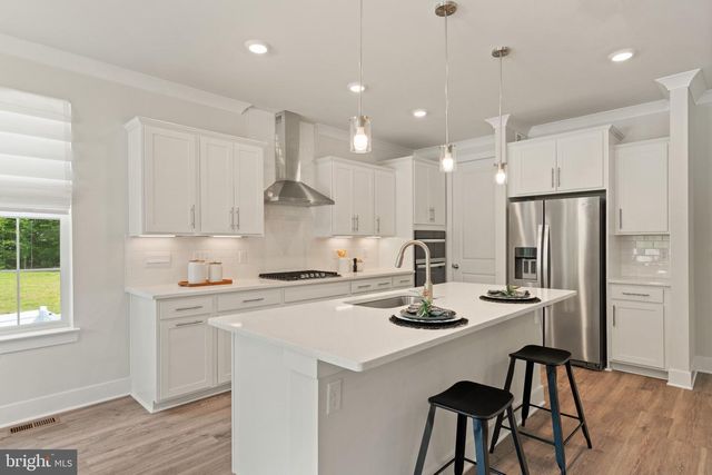 808 LONG MEADOW DR, Fredericksburg, VA 22406
