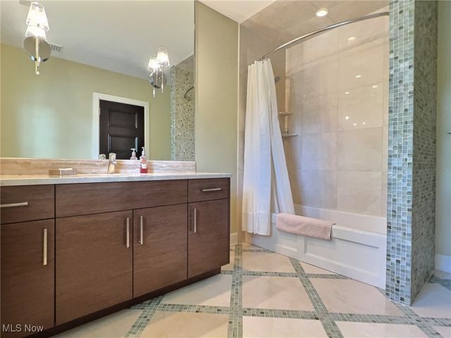 32894 Lake Road, Avon Lake, OH 44012