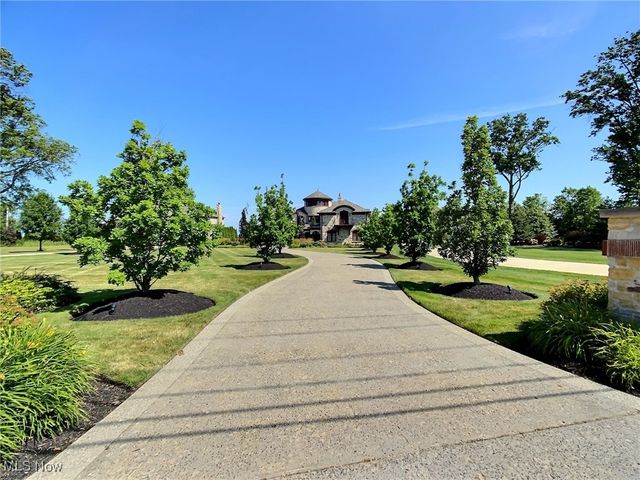 32894 Lake Road, Avon Lake, OH 44012