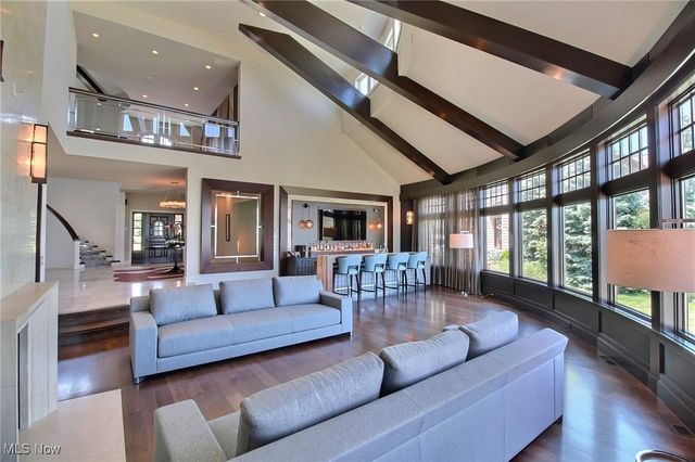 32894 Lake Road, Avon Lake, OH 44012