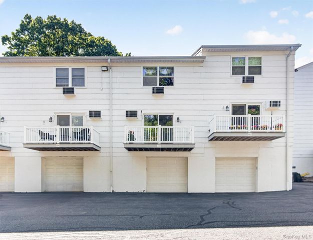 187 Doxbury Lane, Suffern, NY 10901