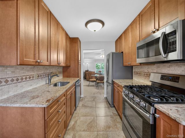 187 Doxbury Lane, Suffern, NY 10901