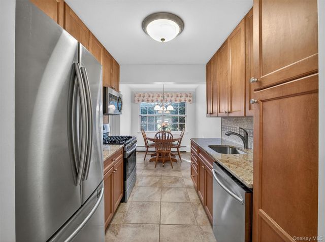 187 Doxbury Lane, Suffern, NY 10901
