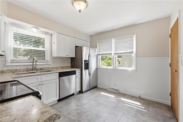 605 Gibson Road, Lee's Summit, MO 64063