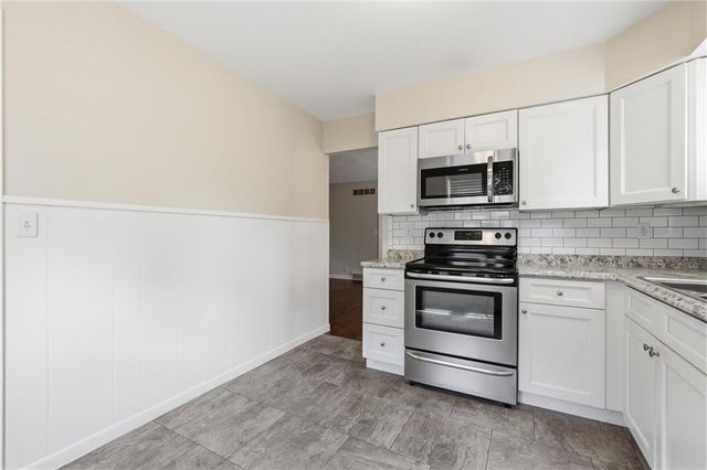 605 Gibson Road, Lee's Summit, MO 64063