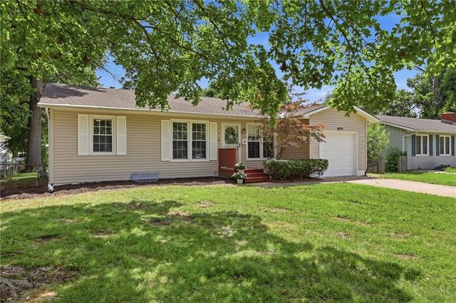 605 Gibson Road, Lee's Summit, MO 64063