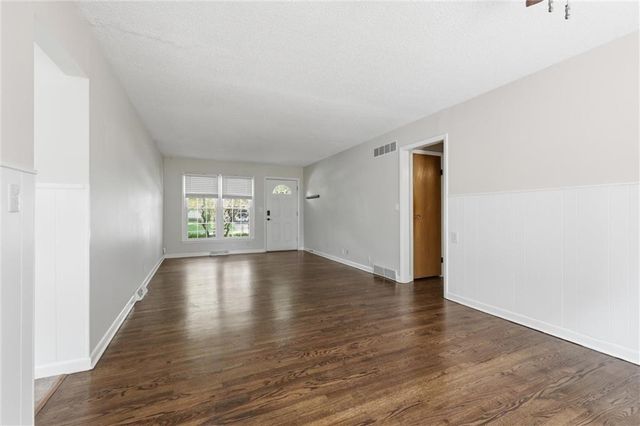 605 Gibson Road, Lee's Summit, MO 64063