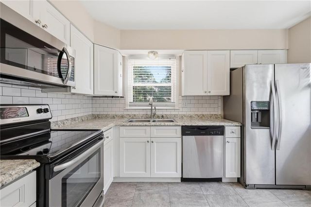 605 Gibson Road, Lee's Summit, MO 64063
