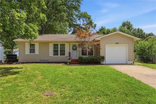 605 Gibson Road, Lee's Summit, MO 64063