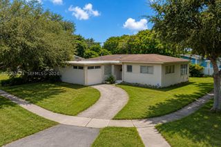 50 NE 132nd Ter, North Miami, FL 33161