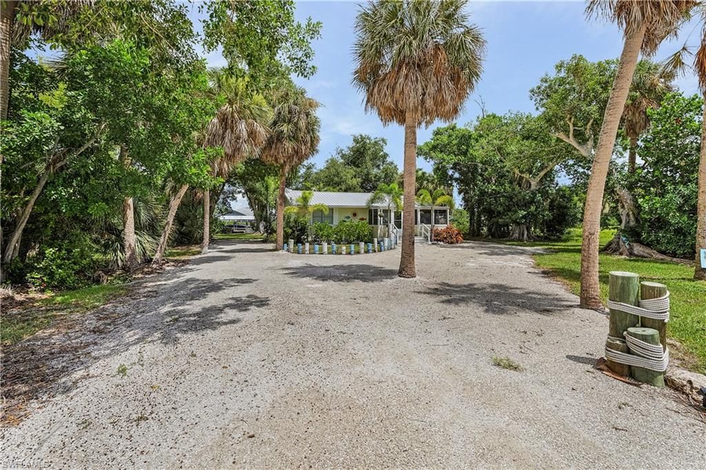 3300 6th AVE, ST. JAMES CITY, FL 33956 — exterior