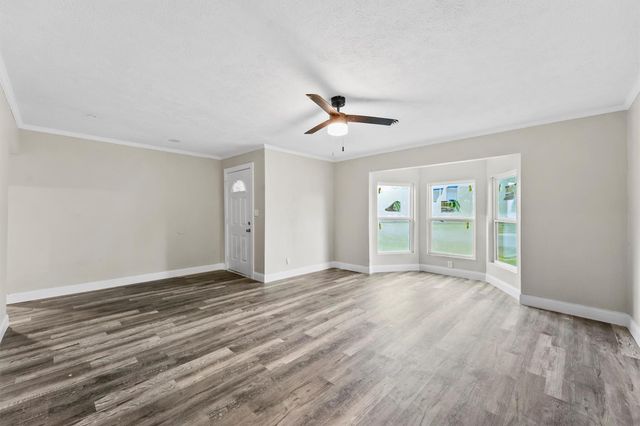 1405 Palm Street, La Marque, TX 77568