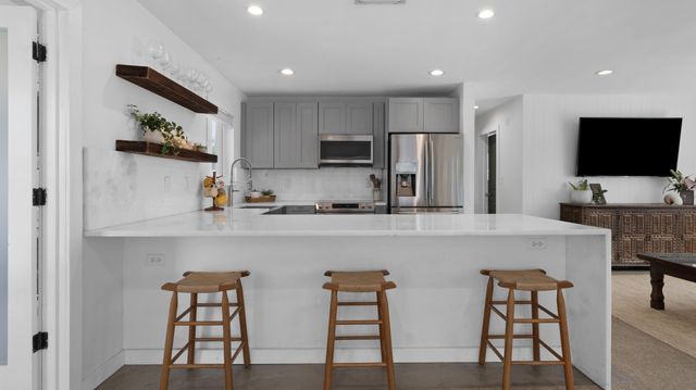 909 SE 16th Place, Deerfield Beach, FL 33441