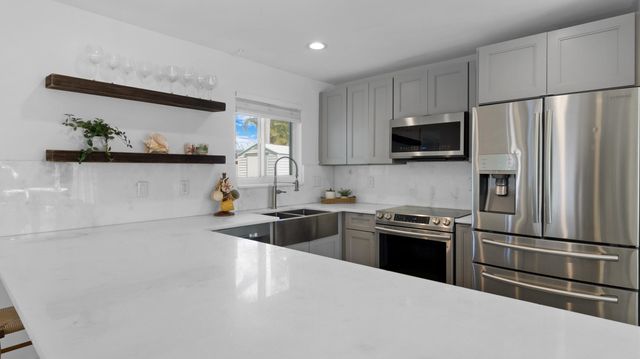 909 SE 16th Place, Deerfield Beach, FL 33441