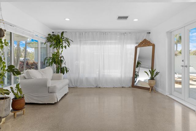 909 SE 16th Place, Deerfield Beach, FL 33441