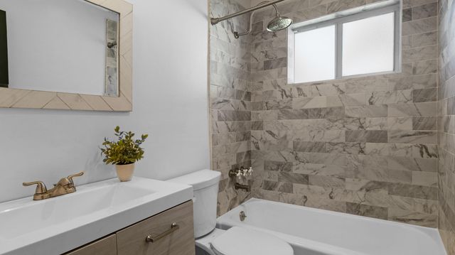 909 SE 16th Place, Deerfield Beach, FL 33441