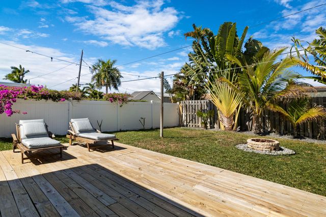 909 SE 16th Place, Deerfield Beach, FL 33441