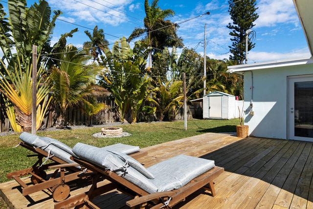 909 SE 16th Place, Deerfield Beach, FL 33441