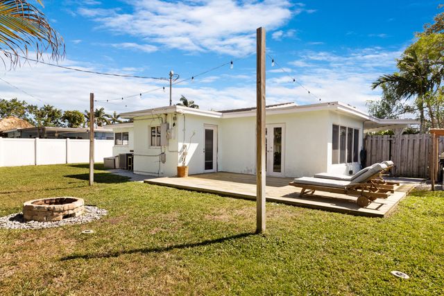 909 SE 16th Place, Deerfield Beach, FL 33441