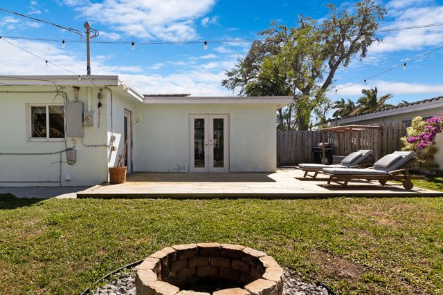 909 SE 16th Place, Deerfield Beach, FL 33441