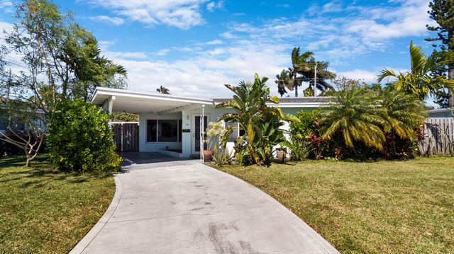 909 SE 16th Place, Deerfield Beach, FL 33441
