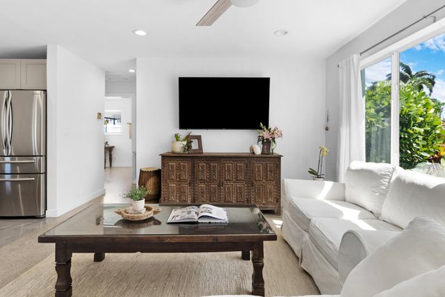 909 SE 16th Place, Deerfield Beach, FL 33441