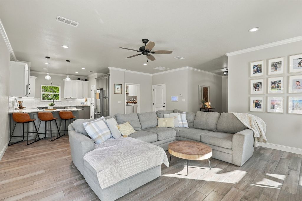 1006 Mojave Trail, Granbury, TX 76048 — photo 4