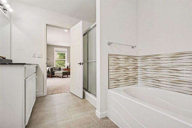 9360 Stratford Woods Trail, Kalamazoo, MI 49009