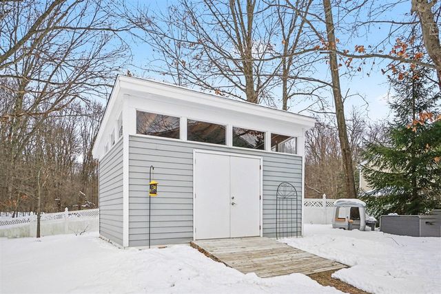 9360 Stratford Woods Trail, Kalamazoo, MI 49009