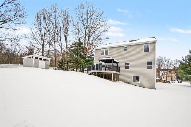 9360 Stratford Woods Trail, Kalamazoo, MI 49009