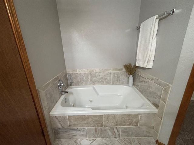 1613 Victoria Drive, Edmond, OK 73003