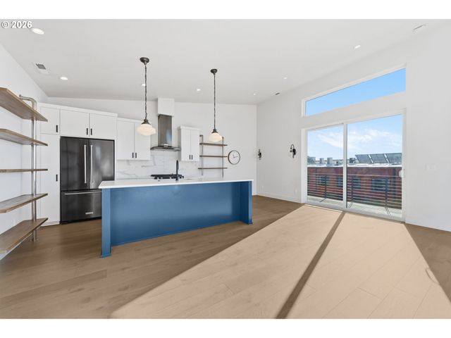 147 SHELTON MCMURPHEY Blvd, Eugene, OR 97401