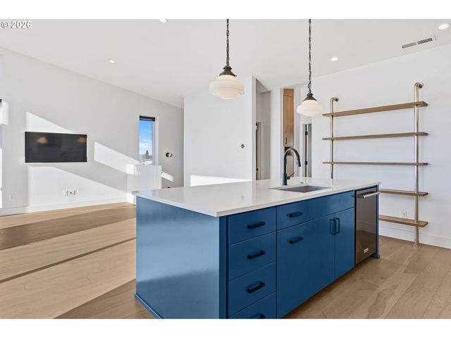 147 SHELTON MCMURPHEY Blvd, Eugene, OR 97401