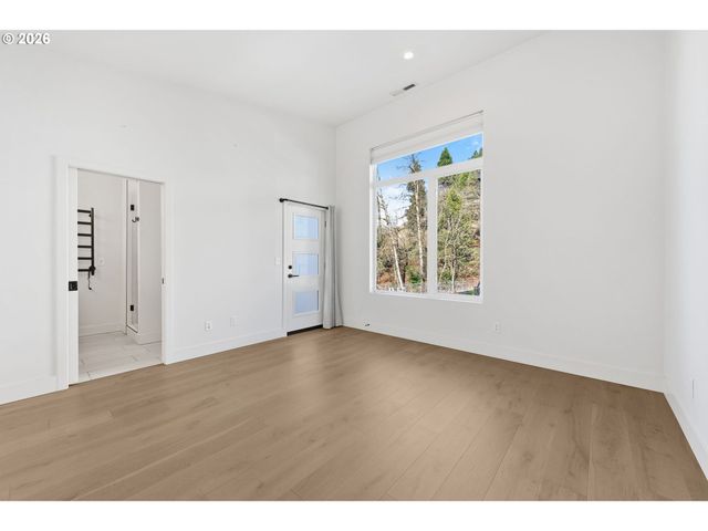 147 SHELTON MCMURPHEY Blvd, Eugene, OR 97401