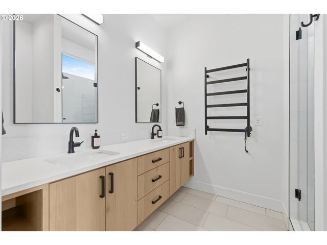 147 SHELTON MCMURPHEY Blvd, Eugene, OR 97401