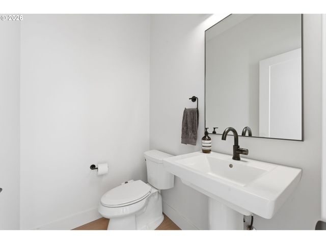 147 SHELTON MCMURPHEY Blvd, Eugene, OR 97401