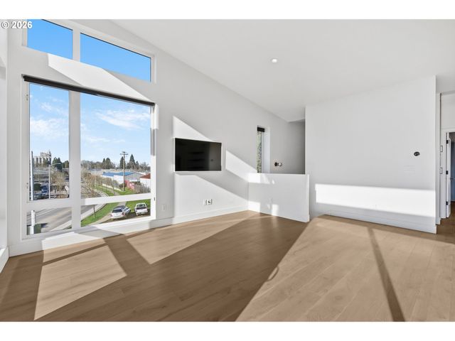 147 SHELTON MCMURPHEY Blvd, Eugene, OR 97401