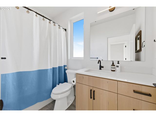 147 SHELTON MCMURPHEY Blvd, Eugene, OR 97401