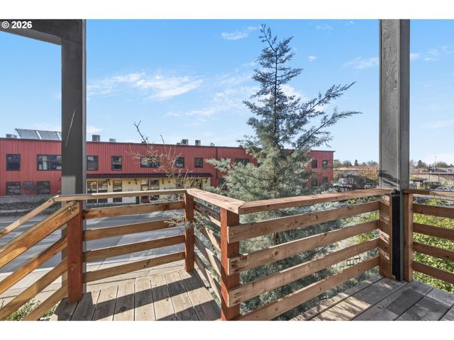 147 SHELTON MCMURPHEY Blvd, Eugene, OR 97401